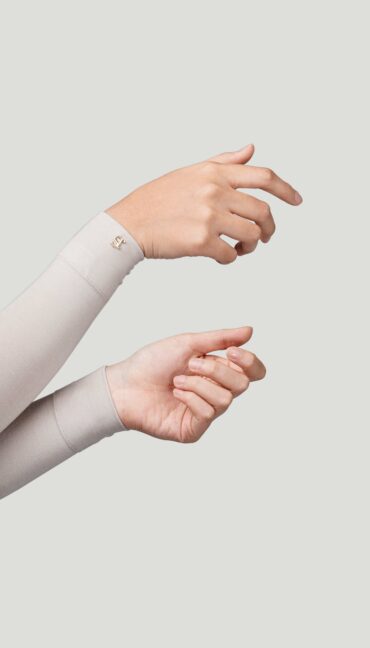 SARA HANDSOCK - HUSK