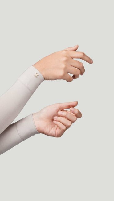 SARA HANDSOCK - HUSK