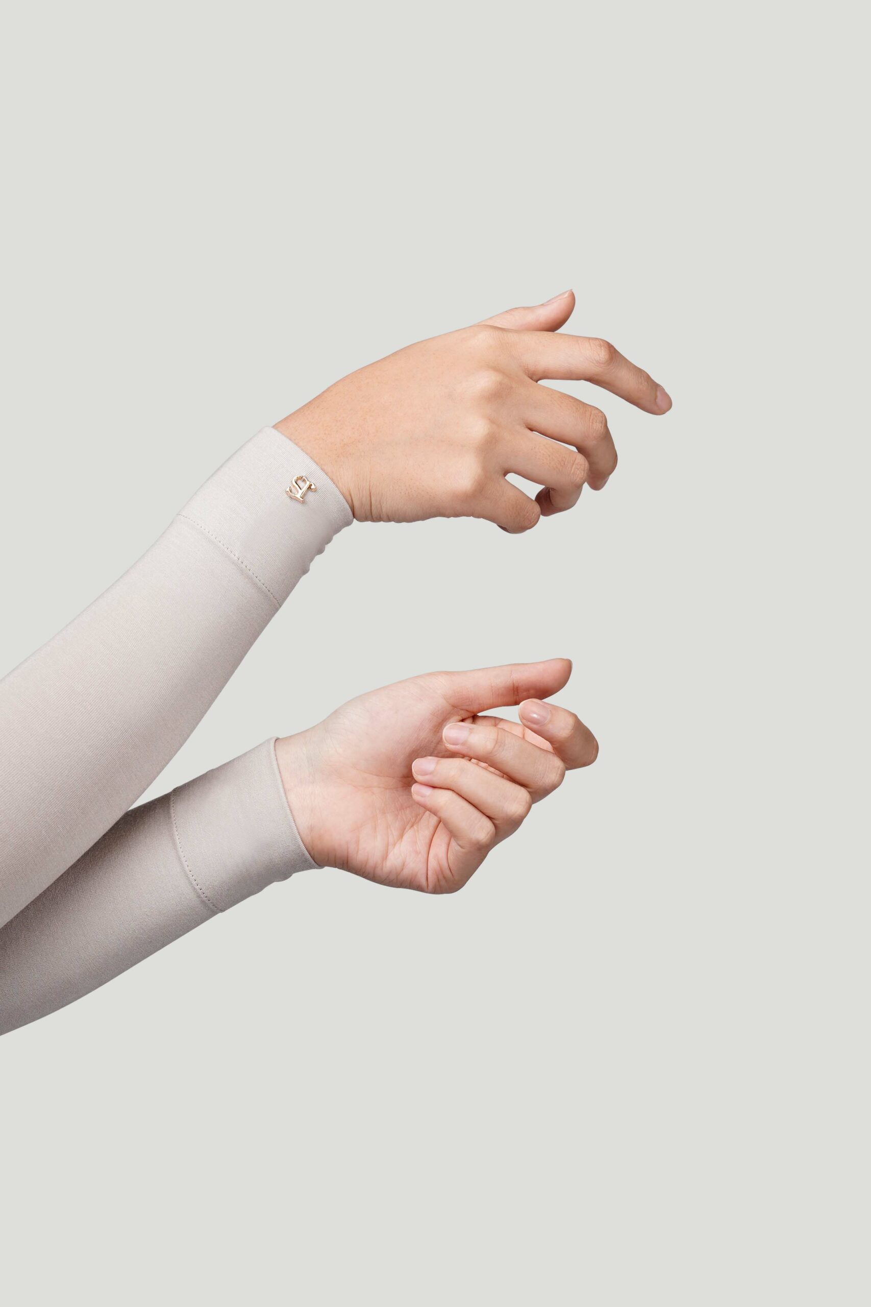 SARA HANDSOCK - HUSK