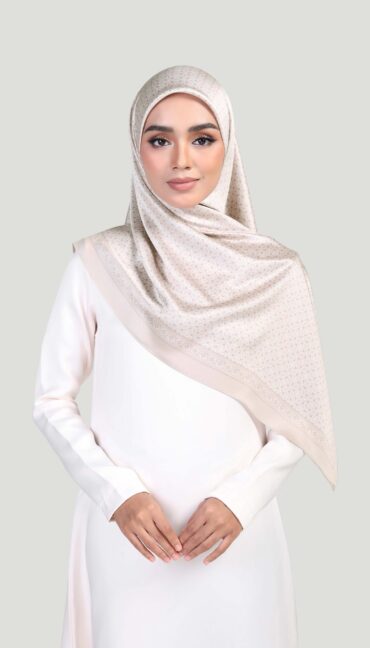 MALEEQA SQUARE – CHIC