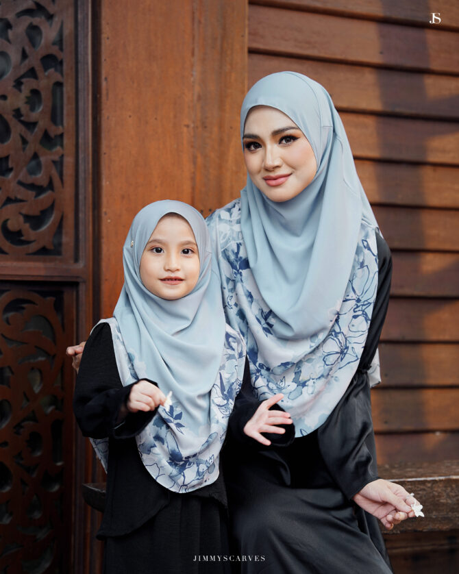 Rose Raya ROSE PRINTED RAYA – JIMMY SCARVES
